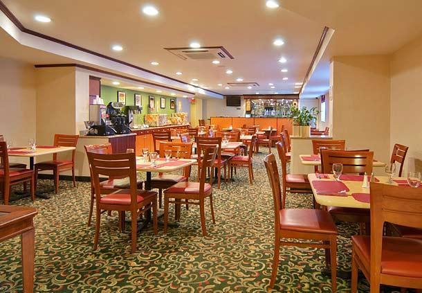 Fairfield Inn By Marriott Jfk Airport New York Restaurant bilde